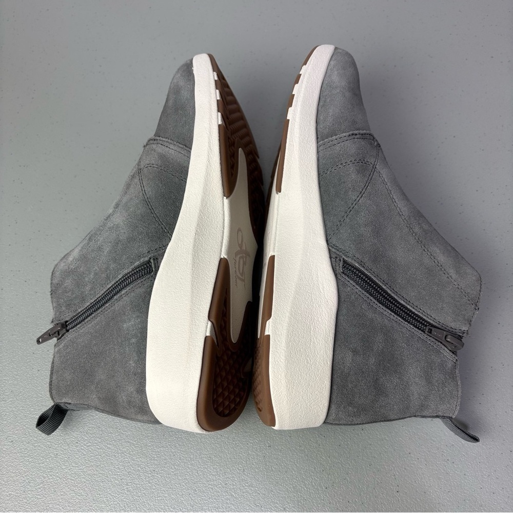 OTBT Sneaker Bootie Women's Gray Zip Closure Bethel 9M Suede Neutral - Picture 10 of 12